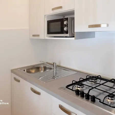 Apartment Shopping Center M05 *