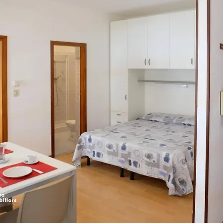Apartment Shopping Center M05